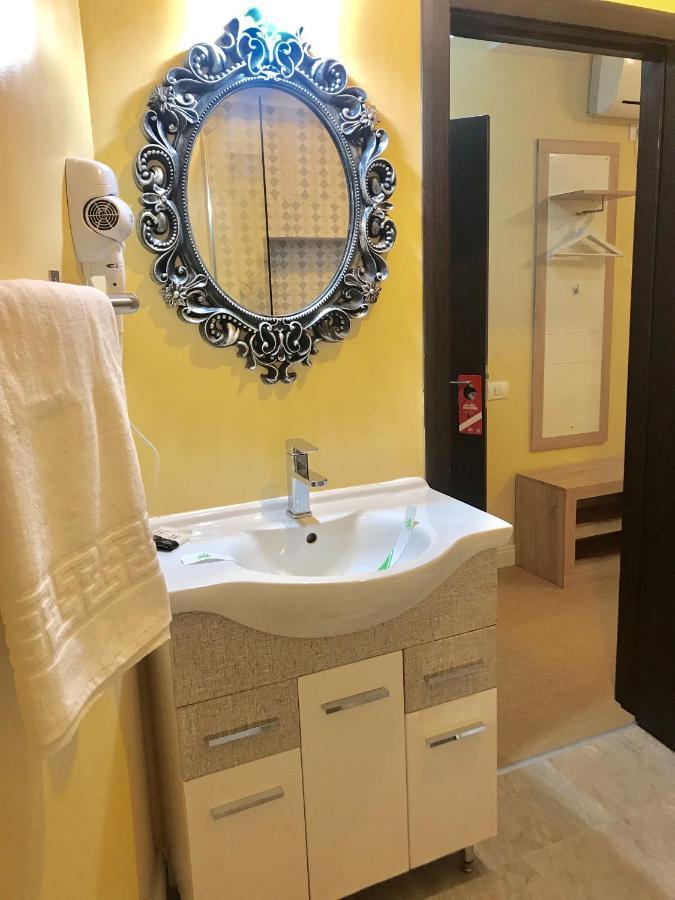 בוקרשט Vila 18 Hotel Boutique מראה חיצוני תמונה